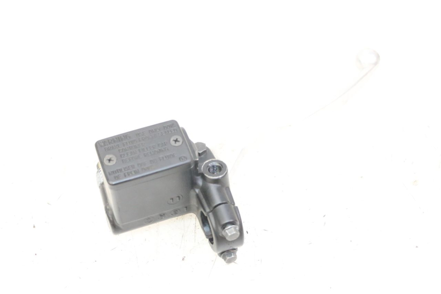 photo de BREMSPUMPE VORNE PEUGEOT SATELIS 125 (2013 - 2018) - Details der Befestigungspunkte