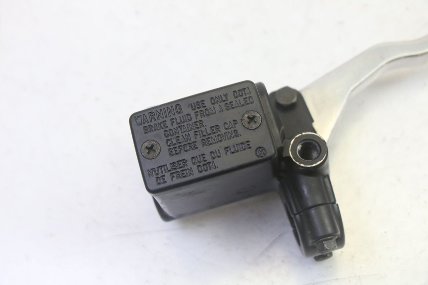 photo de VORDERER HAUPTBREMSZYLINDER PEUGEOT SATELIS 125 (2010 - 2012) - Detailansicht des Bauteils