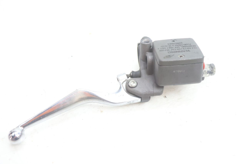 photo de VORDERER BREMSSATTEL PEUGEOT SATELIS 125 (2006 - 2009) - Details der Befestigungspunkte