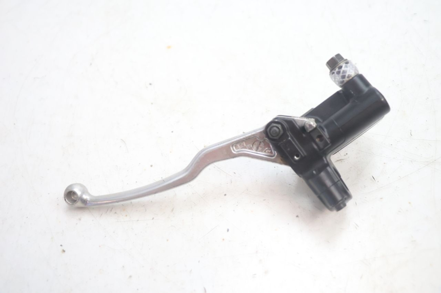 photo de BREMSPUMPE VORNE PEUGEOT SATELIS 125 (2013 - 2018) - Details der Befestigungspunkte