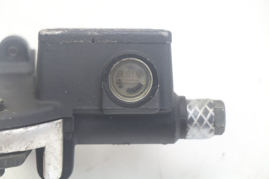 photo de VORDERER HAUPTBREMSZYLINDER APRILIA SCARABEO 100 (2003 - 2012) - Alternative Perspektive