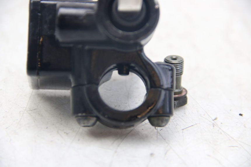 photo de VORDERER BREMSSATTEL PIAGGIO VESPA SPRINT 2T 50 (2014 - 2018) - Details der Befestigungspunkte