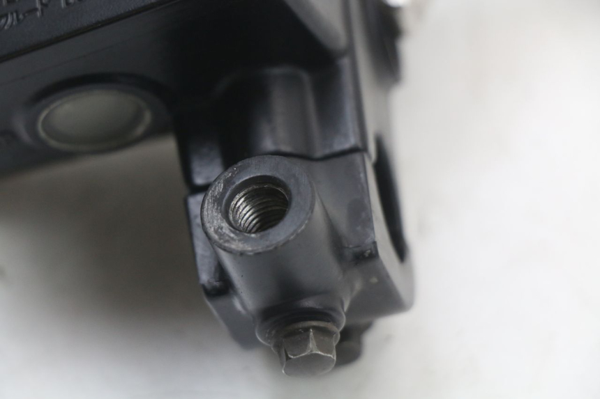 photo de BREMSPUMPE VORNE SUZUKI VL INTRUDER 125 (2004 - 2007) - Zoom auf Gebrauchszustand