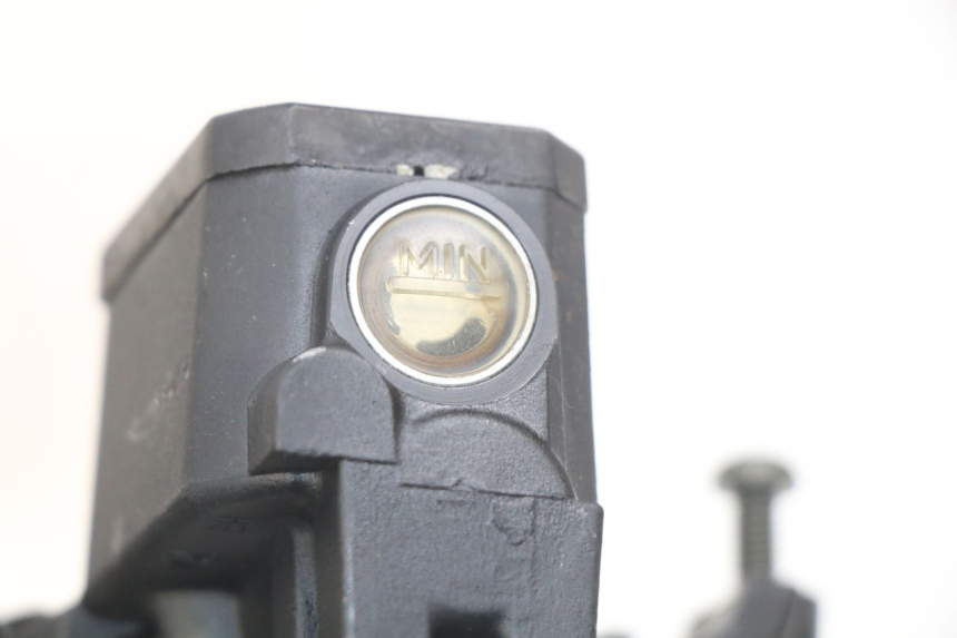 photo de VORDERER HAUPTBREMSZYLINDER YAMAHA XMAX X-MAX 125 (2006 - 2009) - Detailansicht des Bauteils