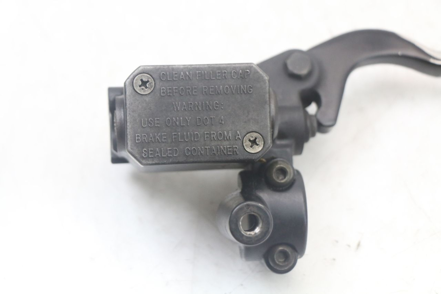 photo de VORDERER HAUPTBREMSZYLINDER YAMAHA XMAX X-MAX 125 (2006 - 2009) - Detailansicht des Bauteils