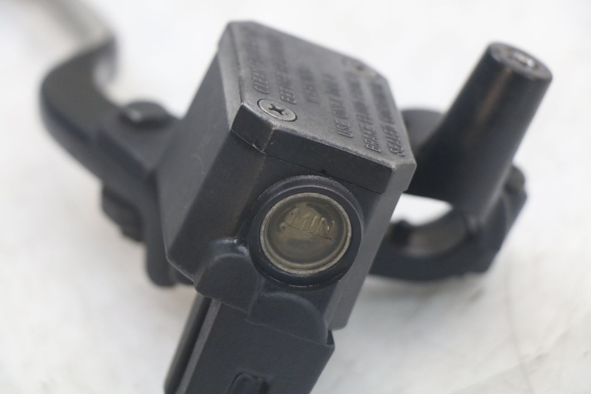 photo de VORDERER HAUPTBREMSZYLINDER YAMAHA XMAX X-MAX 125 (2006 - 2009) - Details der Befestigungspunkte