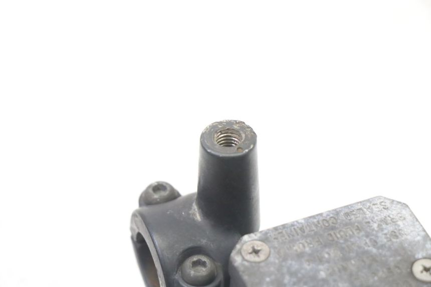 photo de VORDERER HAUPTBREMSZYLINDER YAMAHA XMAX X-MAX 125 (2006 - 2009) - Detailansicht des Bauteils