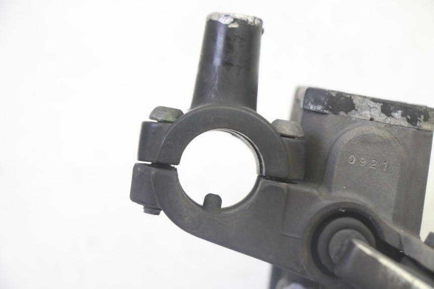 photo de VORDERER BREMSSATTEL YAMAHA X-MAX XMAX 125 (2010 - 2013) - Details der Befestigungspunkte