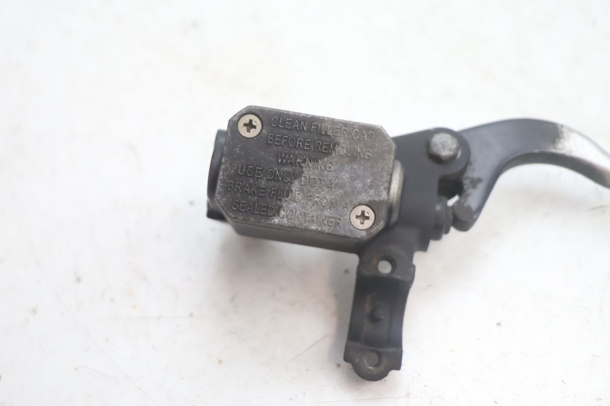photo de VORDERER HAUPTBREMSZYLINDER YAMAHA XMAX X-MAX 125 (2006 - 2009) - Detailansicht des Bauteils