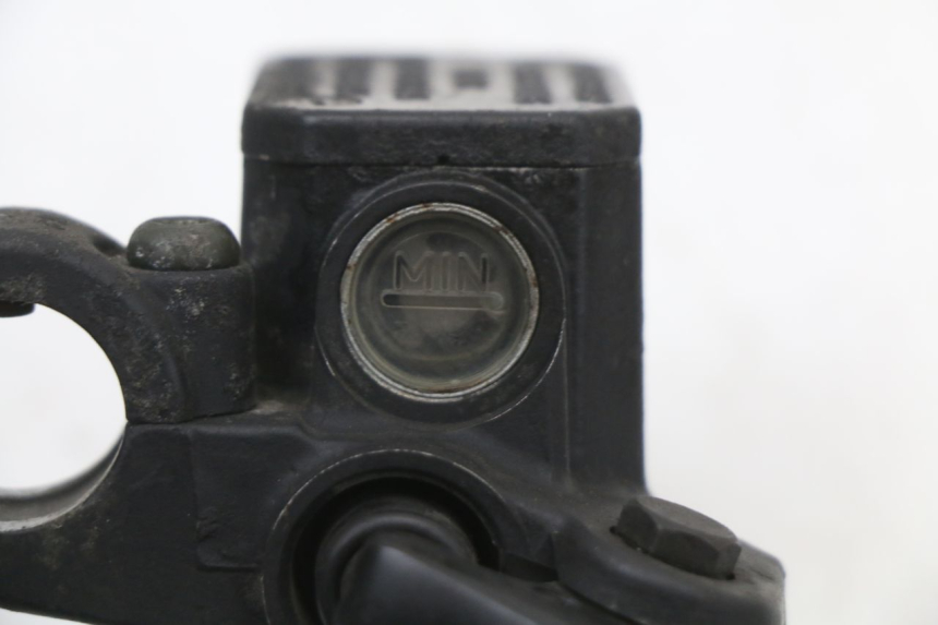 photo de VORDERER HAUPTBREMSZYLINDER PIAGGIO X9 125 (2000 - 2003) - Details der Befestigungspunkte