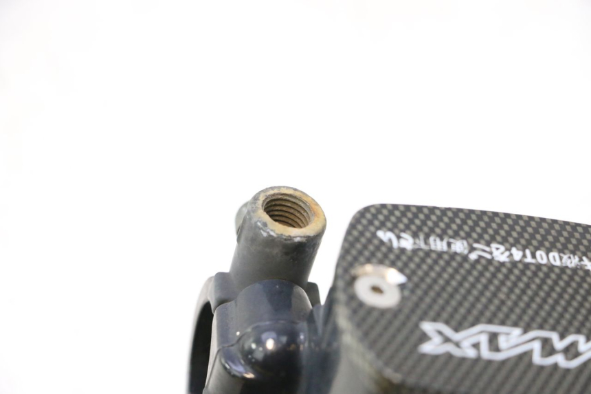 photo de BREMSPUMPE VORNE YAMAHA XP T-MAX ABS 500 (2005 - 2005) - Details der Befestigungspunkte
