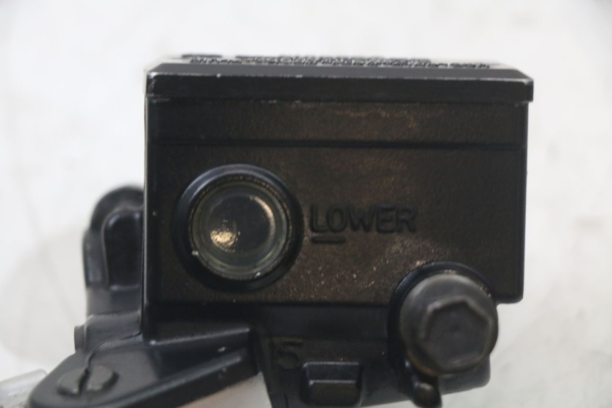 photo de VORDERER HAUPTBREMSZYLINDER YAMAHA FJR ABS 1300 (2006 - 2012) - Detailansicht des Bauteils