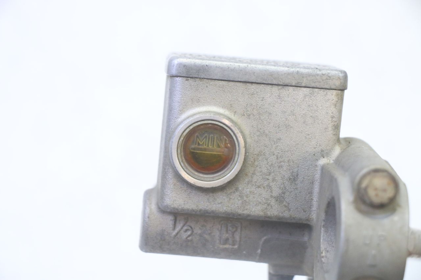 photo de BREMSPUMPE VORNE YAMAHA YFM GRIZZLY 550 (2008 - 2015) - Technische Nahaufnahme