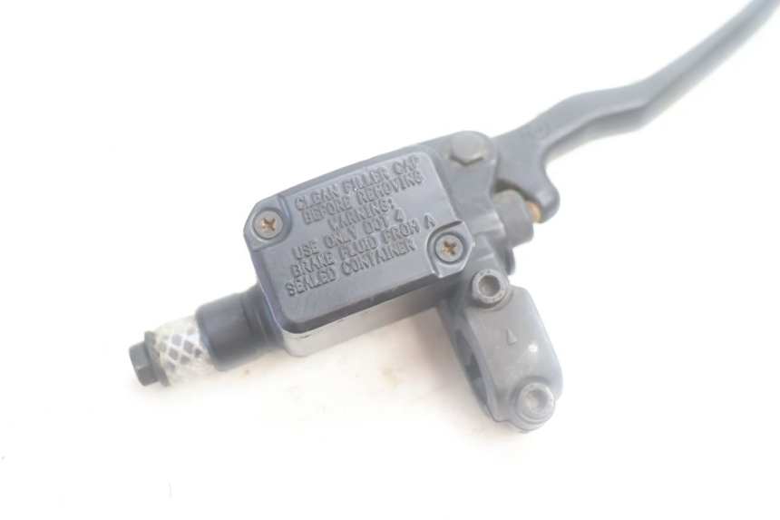 photo de VORDERER HAUPTBREMSZYLINDER YAMAHA YP MAJESTY 125 (2002 - 2006) - Detailansicht des Bauteils