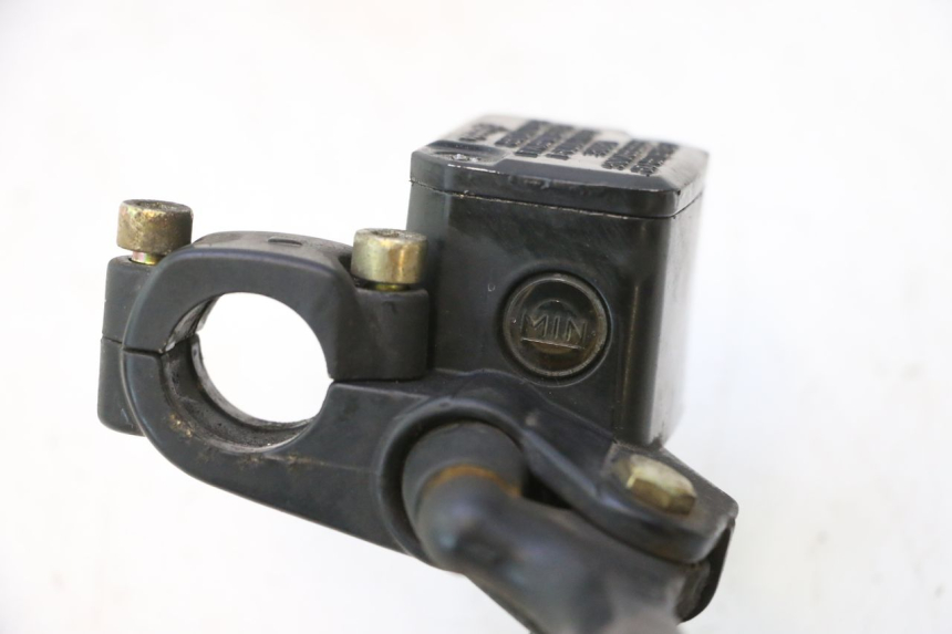 photo de VORDERER BREMSSATTEL YAMAHA YP MAJESTY 125 (1998 - 2001) - Detailansicht des Bauteils