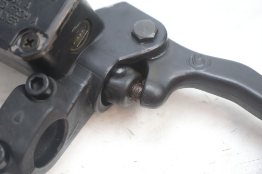 photo de VORDERER HAUPTBREMSZYLINDER YAMAHA YP MAJESTY 125 (2002 - 2006) - Technische Nahaufnahme