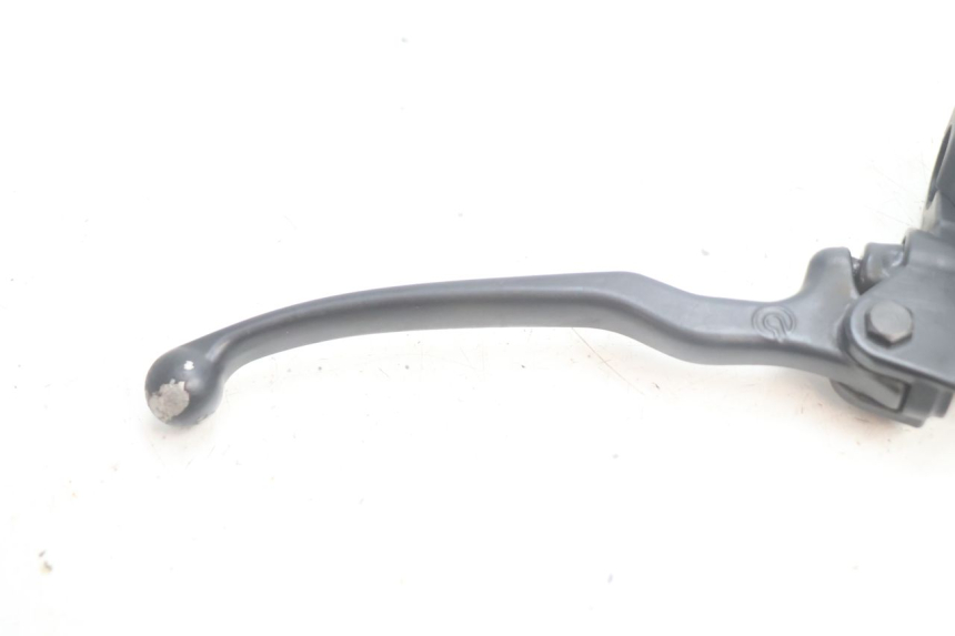 photo de VORDERER HAUPTBREMSZYLINDER YAMAHA YP MAJESTY 125 (2002 - 2006) - Details der Befestigungspunkte