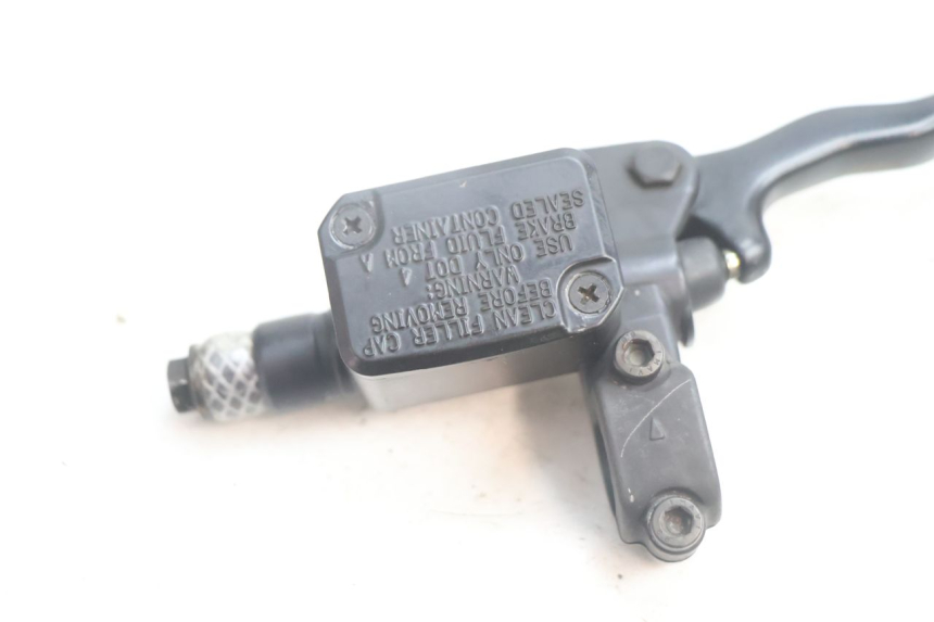 photo de VORDERER HAUPTBREMSZYLINDER YAMAHA YP MAJESTY 125 (2002 - 2006) - Detailansicht des Bauteils