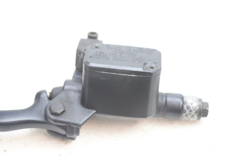 photo de VORDERER HAUPTBREMSZYLINDER YAMAHA YP MAJESTY 125 (2002 - 2006) - Gesamtansicht des Produkts