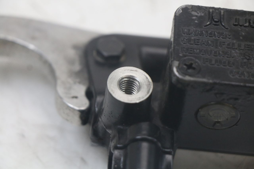 photo de HAUPTBREMSZYLINDER HINTEN QUADRO 3D S 350 (2013 - 2018) - Details der Befestigungspunkte