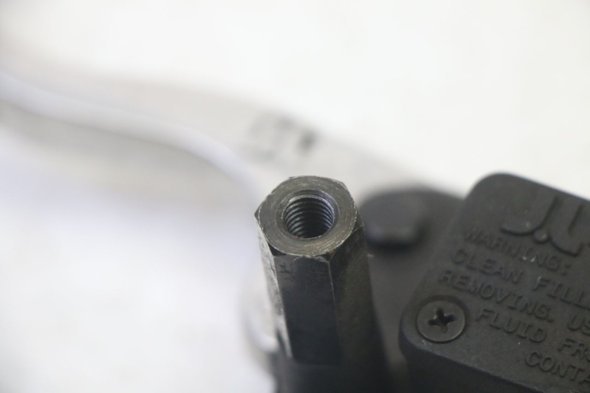 photo de BREMSPUMPE HINTEN QUADRO 4 4D 350 (2015 - 2018) - Zoom auf Gebrauchszustand