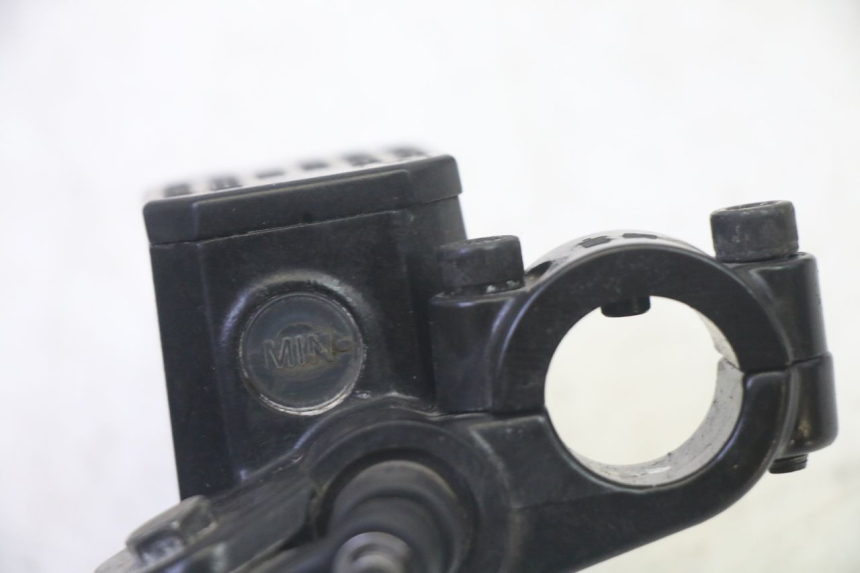 photo de BREMSPUMPE HINTEN ADIVA AD3 300 (2014 - 2020) - Zoom auf Komponenten