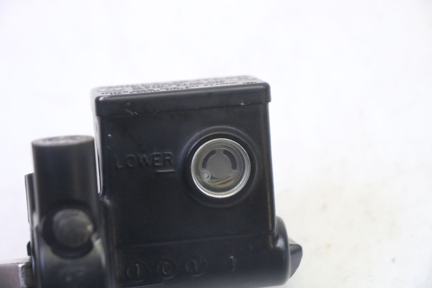 photo de HAUPTBREMSZYLINDER HINTEN SUZUKI BURGMAN 125 (2007 - 2014) - Alternative Perspektive