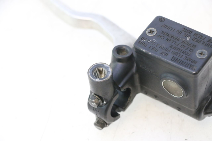 photo de HAUPTBREMSZYLINDER HINTEN SUZUKI BURGMAN 125 (2007 - 2014) - Details der Befestigungspunkte