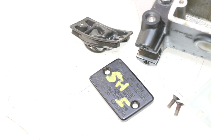 photo de HAUPTBREMSZYLINDER HINTEN SUZUKI BURGMAN 125 (2007 - 2014) - Detaillierte Sichtprüfung