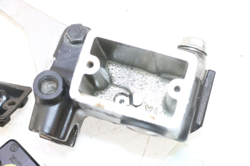 photo de HAUPTBREMSZYLINDER HINTEN SUZUKI BURGMAN 125 (2007 - 2014) - Fokus auf die Struktur