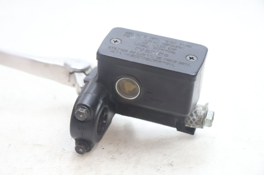 photo de BREMSPUMPE HINTEN SUZUKI BURGMAN EXECUTIVE ABS 650 (2006 - 2012) - Details der Befestigungspunkte