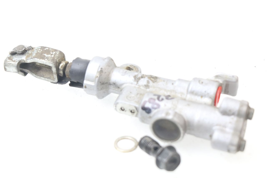 photo de BREMSPUMPE HINTEN HONDA CRF CR-F 450 (2001 - 2005) - Technische Nahaufnahme