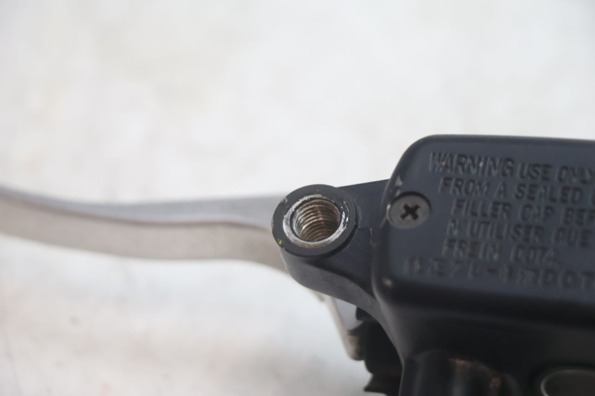 photo de BREMSPUMPE HINTEN HONDA FJS SILVER WING SILVERWING 400 (2005 - 2008) - Zoom auf Gebrauchszustand