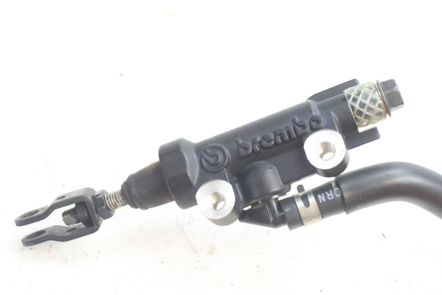photo de BREMSPUMPE HINTEN YAMAHA FZ8 800 (2010 - 2016) - Details der Befestigungspunkte