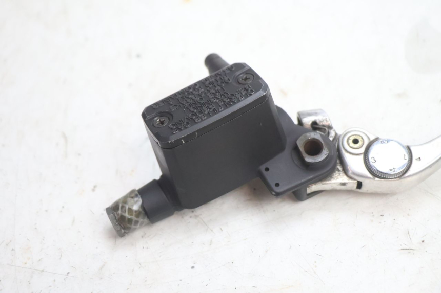 photo de BREMSPUMPE HINTEN GILERA GP 800 (2007 - 2013) - Details der Befestigungspunkte