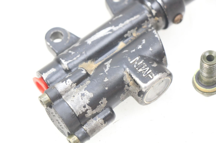 photo de HAUPTBREMSZYLINDER HINTEN APOLLO RFZ 125 - Details der Befestigungspunkte