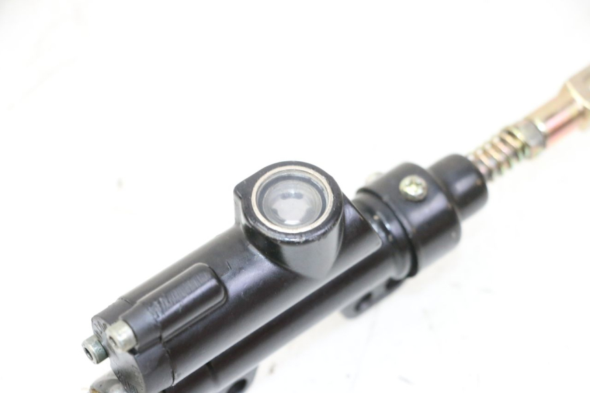 photo de HAUPTBREMSZYLINDER HINTEN APOLLO RFZ 150 - Zoom auf Gebrauchszustand