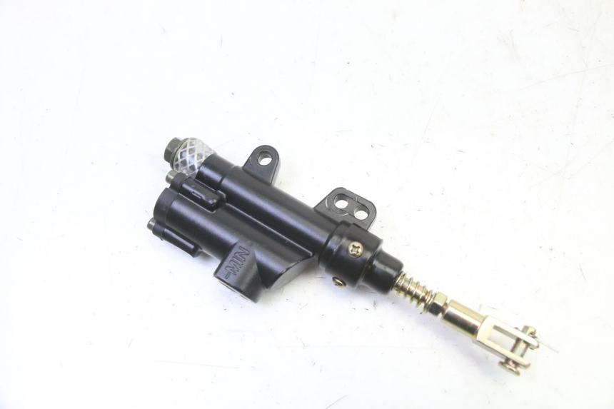 photo de HAUPTBREMSZYLINDER HINTEN APOLLO RFZ 125 - Hauptansicht