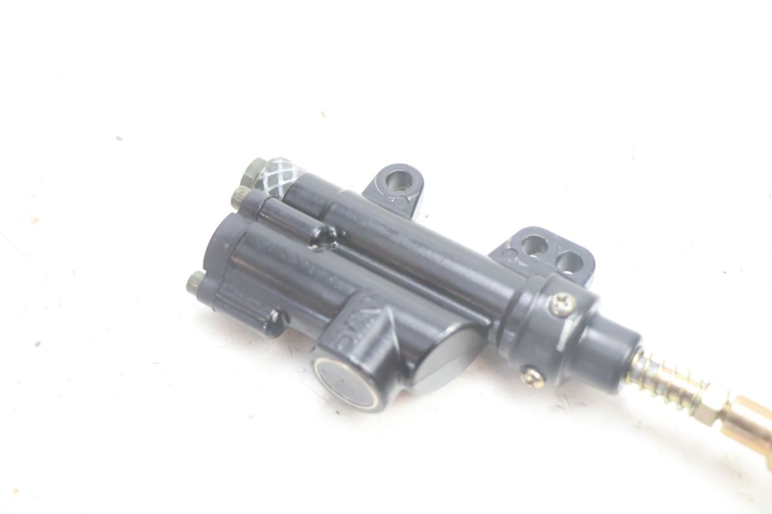 photo de HAUPTBREMSZYLINDER HINTEN APOLLO RFZ 150 - Detailansicht des Bauteils