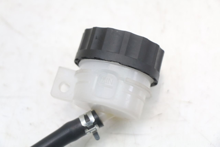 photo de BREMSPUMPE HINTEN ROYAL ENFIELD SCRAM 411 (2022 - 2024) - Zoom auf Gebrauchszustand