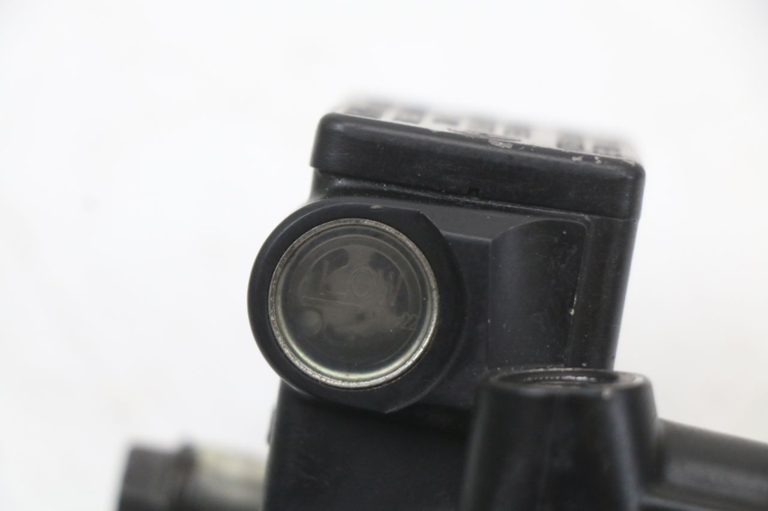 photo de HAUPTBREMSZYLINDER HINTEN PEUGEOT SATELIS 125 (2010 - 2012) - Details der Befestigungspunkte