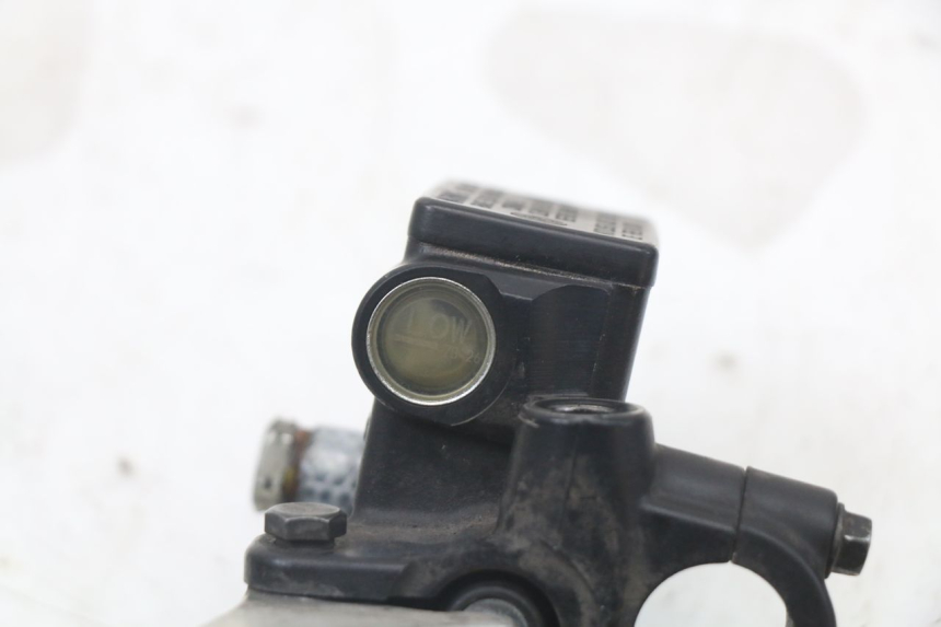 photo de HAUPTBREMSZYLINDER HINTEN PEUGEOT SATELIS 125 (2010 - 2012) - Details der Befestigungspunkte