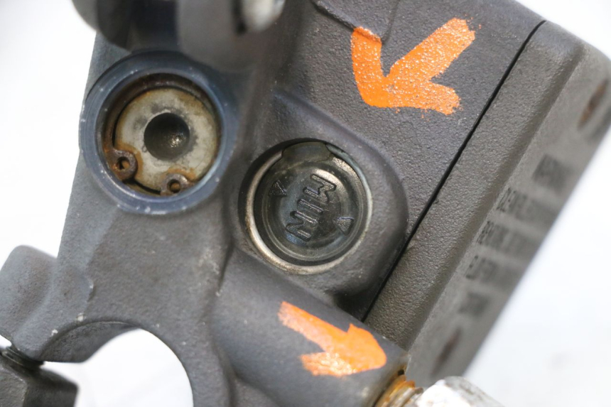 photo de HAUPTBREMSZYLINDER HINTEN PEUGEOT SATELIS 125 (2006 - 2009) - Alternative Perspektive