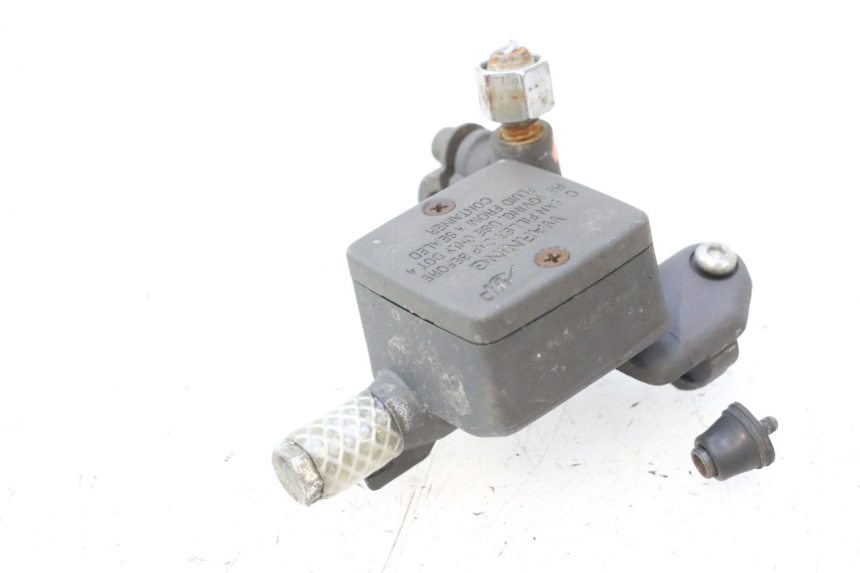 photo de HAUPTBREMSZYLINDER HINTEN PEUGEOT SATELIS 125 (2006 - 2009) - Details der Befestigungspunkte