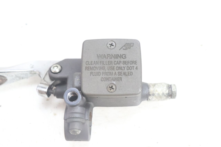 photo de HAUPTBREMSZYLINDER HINTEN PEUGEOT SATELIS 125 (2006 - 2009) - Technische Nahaufnahme