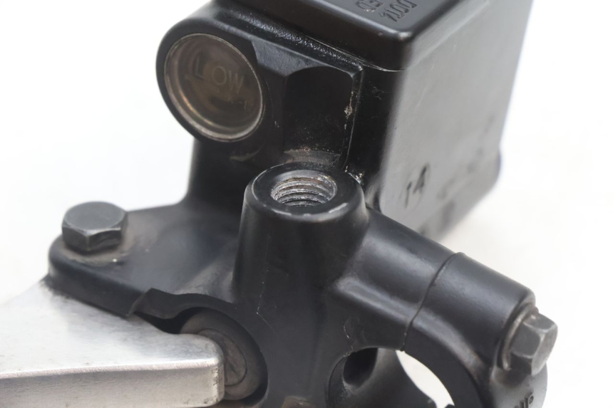 photo de HAUPTBREMSZYLINDER HINTEN PEUGEOT SATELIS 125 (2006 - 2009) - Alternative Perspektive