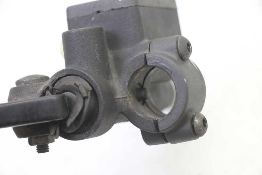 photo de BREMSPUMPE HINTEN PIAGGIO SUPER LX 125 (2000 - 2003) - Details der Befestigungspunkte