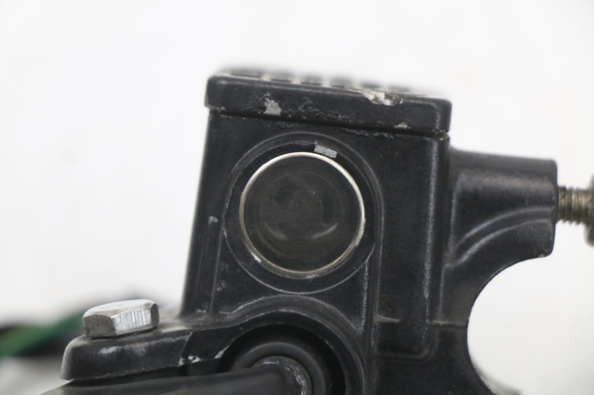 photo de HAUPTBREMSZYLINDER HINTEN PEUGEOT TWEET 125 (2018 - 2021) - Details der Befestigungspunkte