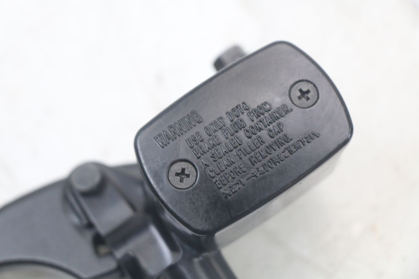 photo de HAUPTBREMSZYLINDER HINTEN YAMAHA XMAX X-MAX ABS 125 (2017 - 2020) - Zoom auf Gebrauchszustand