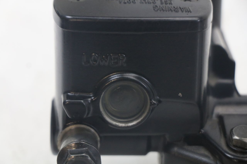 photo de HAUPTBREMSZYLINDER HINTEN YAMAHA XMAX X-MAX ABS 125 (2017 - 2020) - Details der Befestigungspunkte